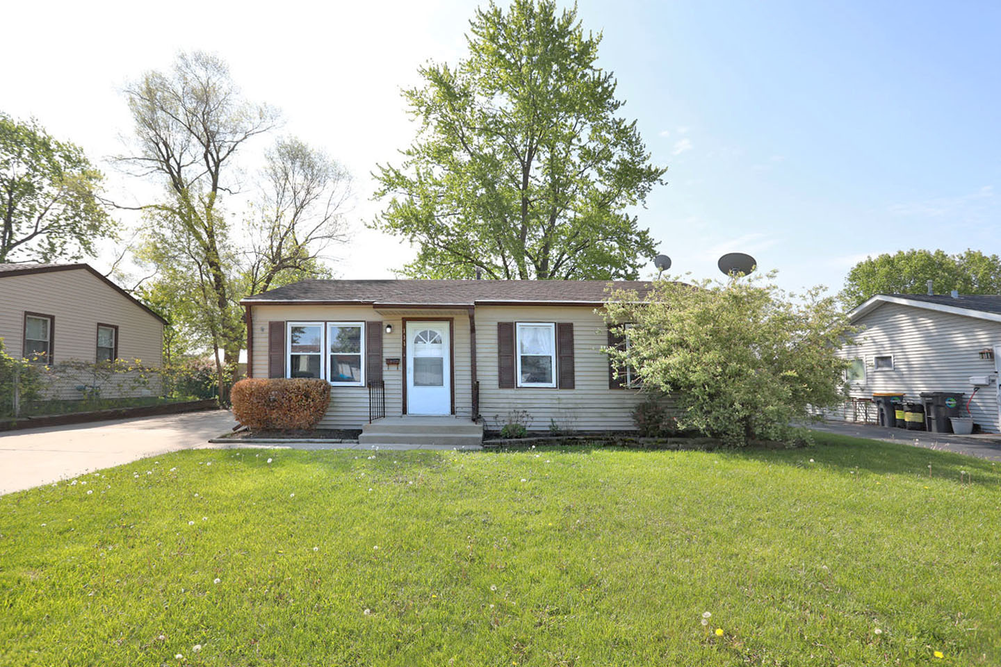 111 Elm Lane, Streamwood, IL 60107