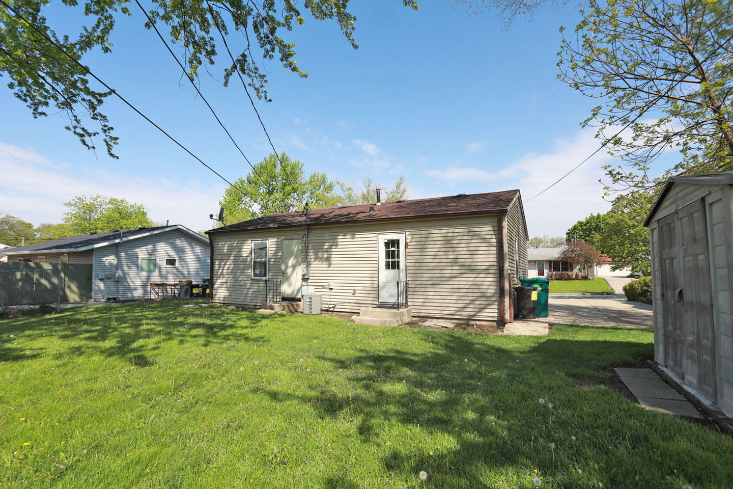 111 Elm Lane, Streamwood, IL 60107