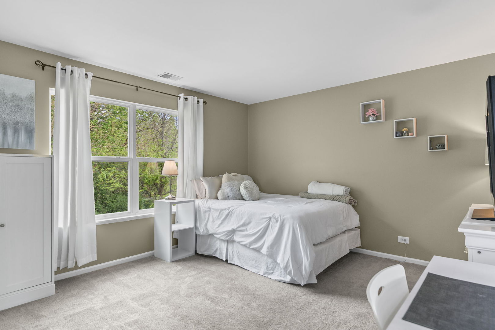 2030 LUCCA Court, Elgin, IL 60123