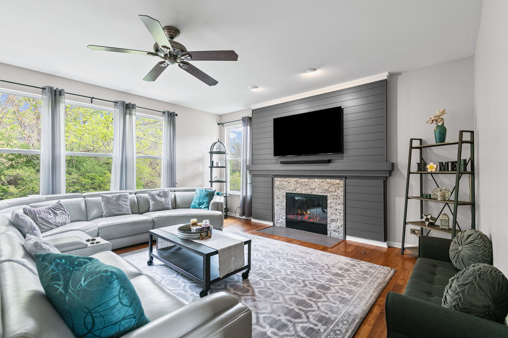 2030 LUCCA Court, Elgin, IL 60123