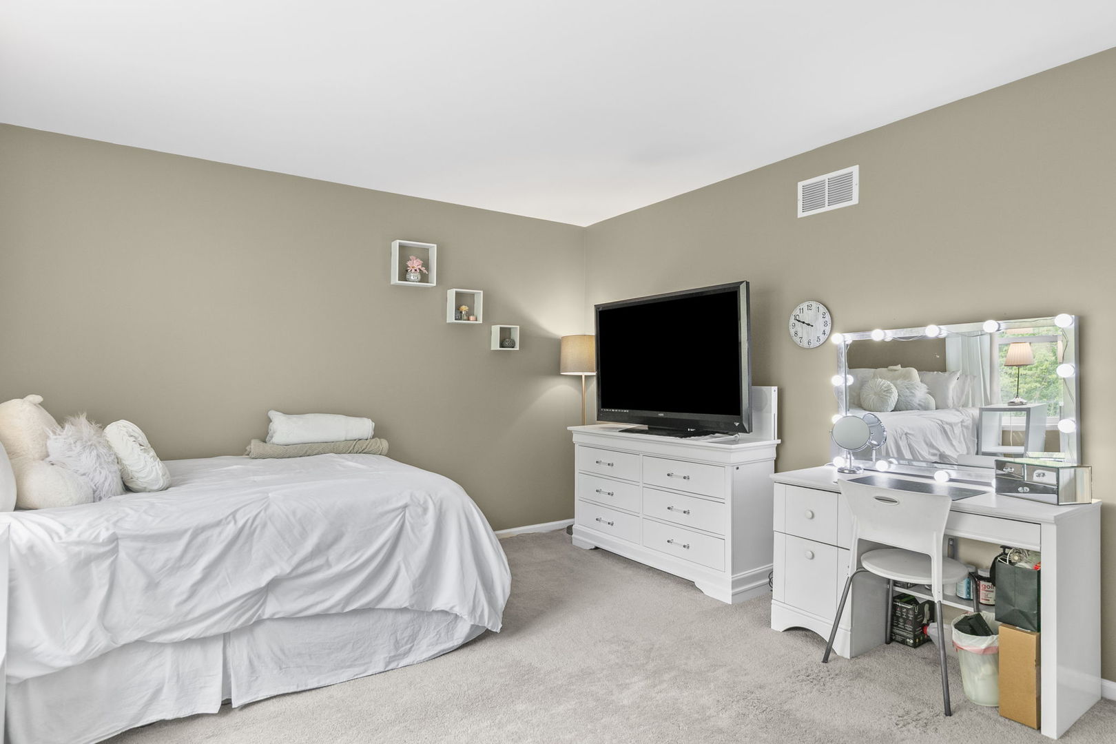 2030 LUCCA Court, Elgin, IL 60123