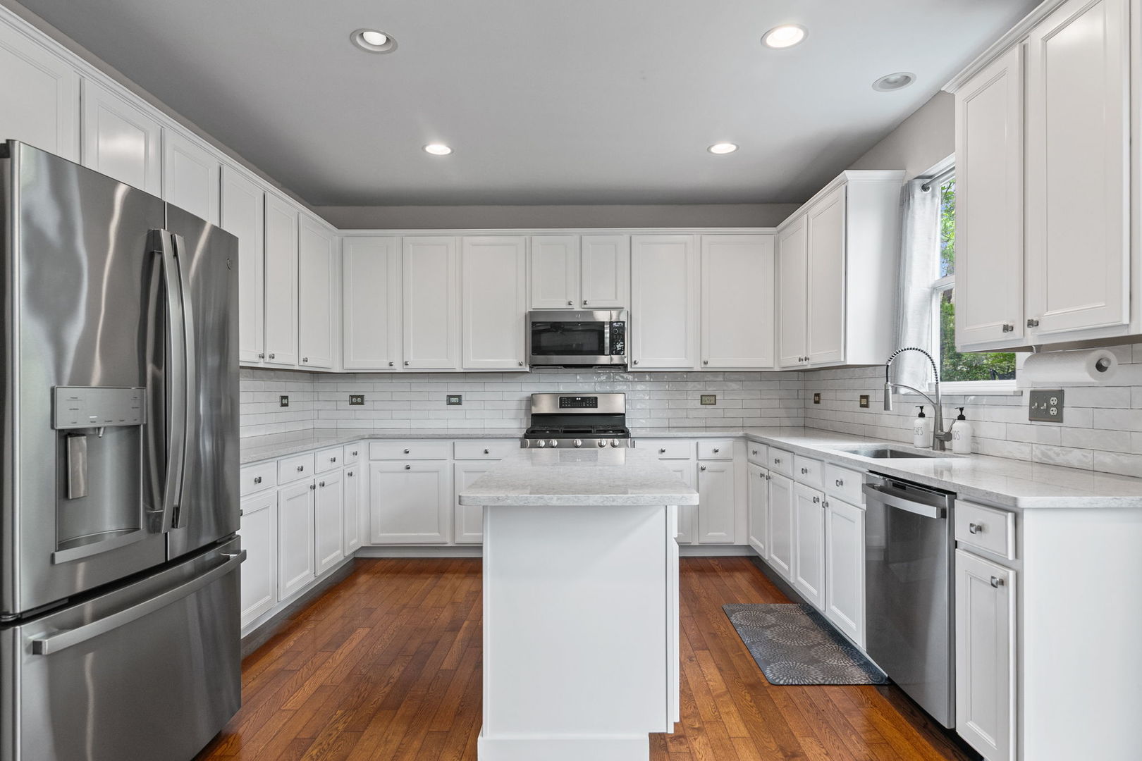 2030 LUCCA Court, Elgin, IL 60123