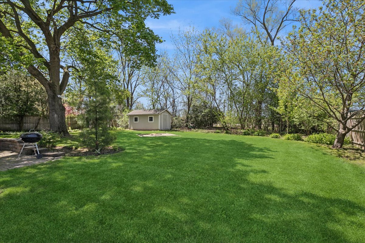 19762 W West Shore Drive, Mundelein, IL 60060