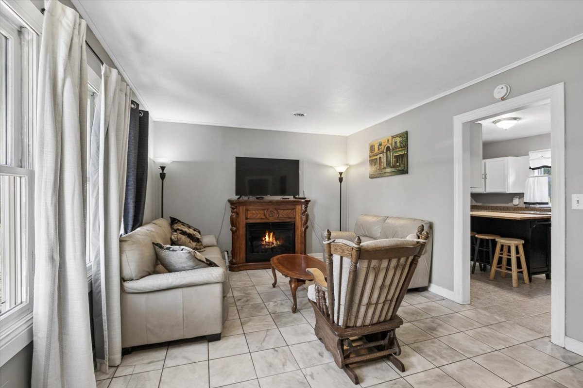19762 W West Shore Drive, Mundelein, IL 60060
