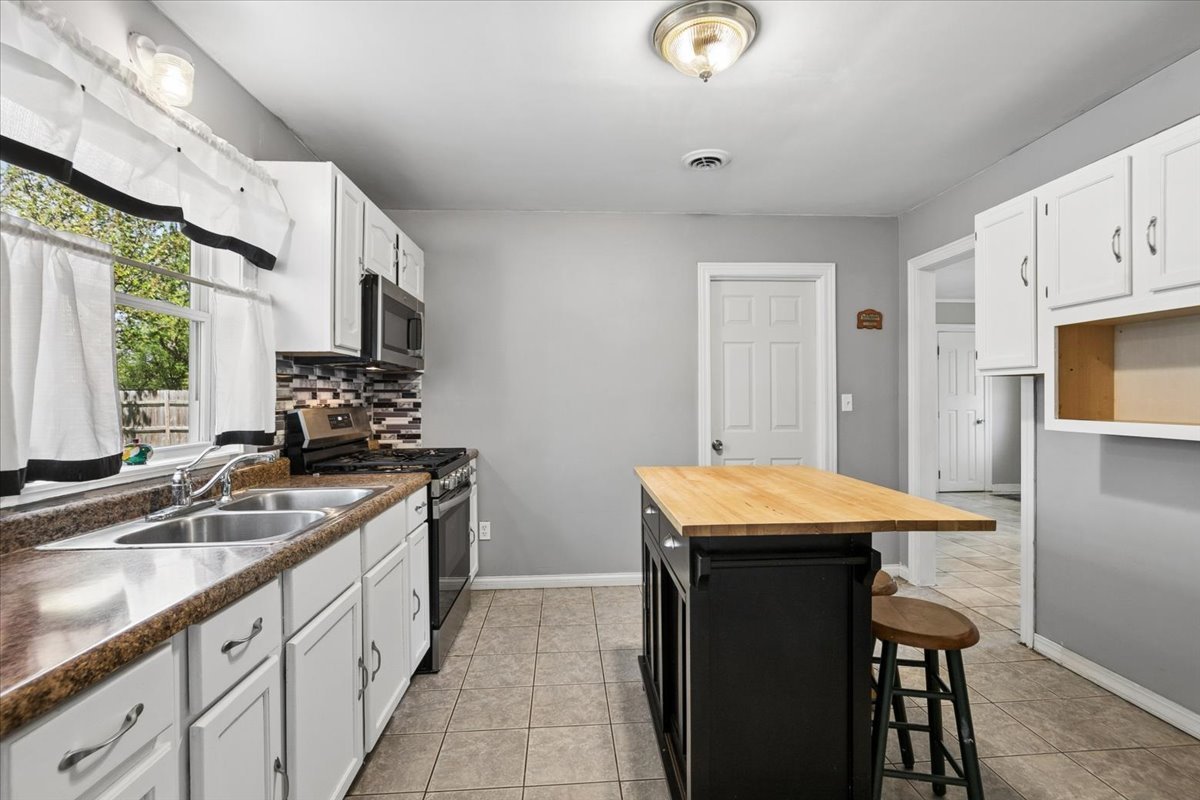 19762 W West Shore Drive, Mundelein, IL 60060