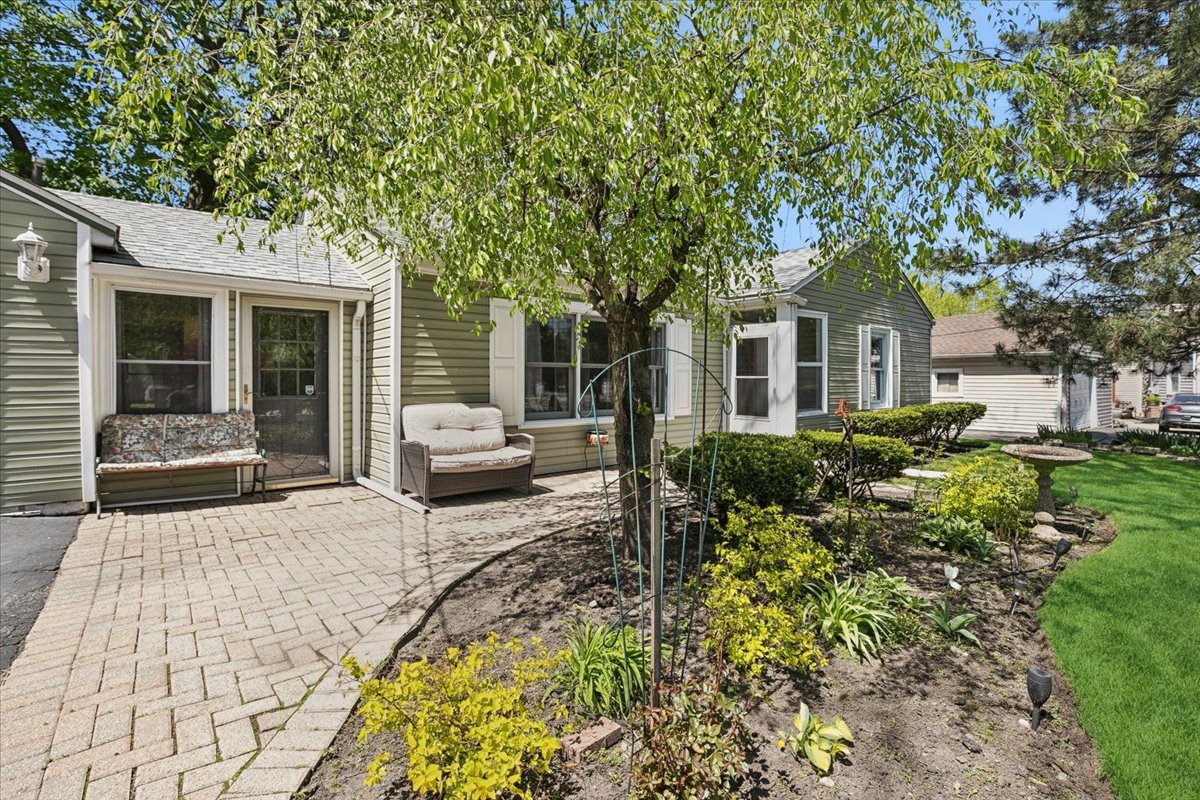 19762 W West Shore Drive, Mundelein, IL 60060