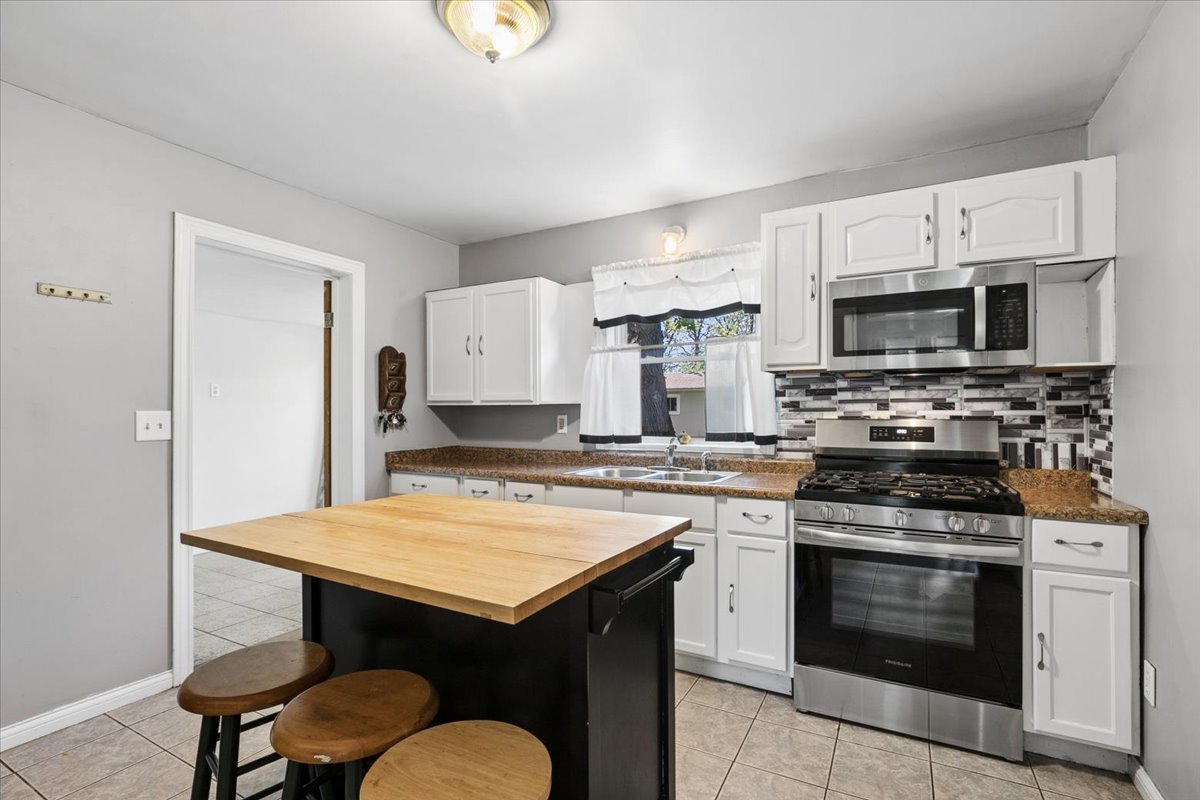 19762 W West Shore Drive, Mundelein, IL 60060