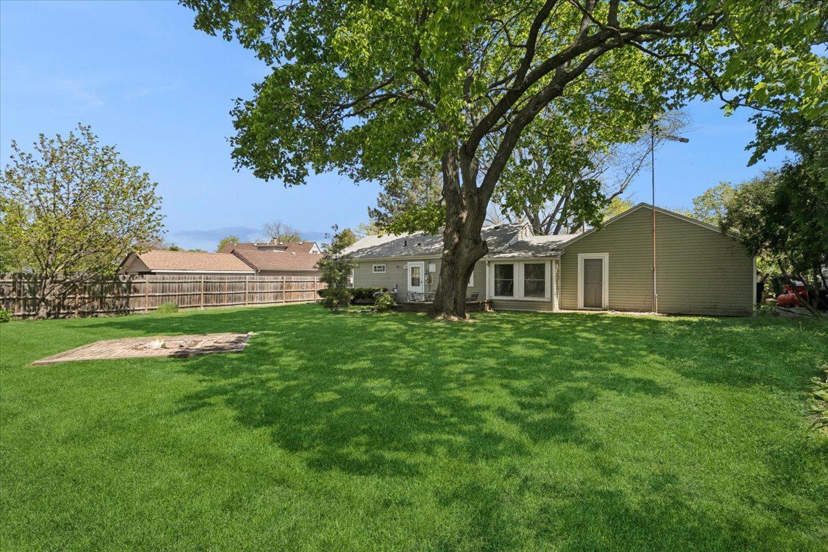 19762 W West Shore Drive, Mundelein, IL 60060