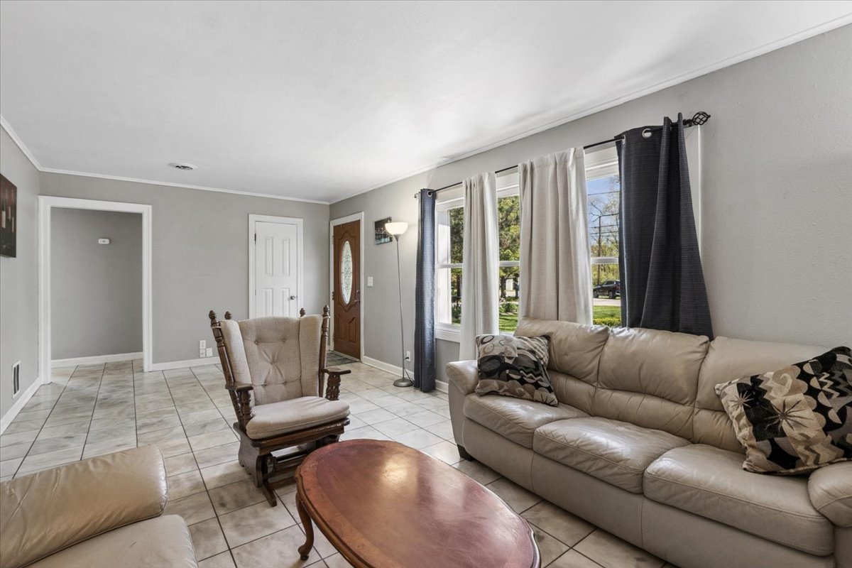 19762 W West Shore Drive, Mundelein, IL 60060