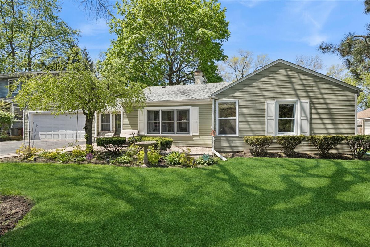 19762 W West Shore Drive, Mundelein, IL 60060