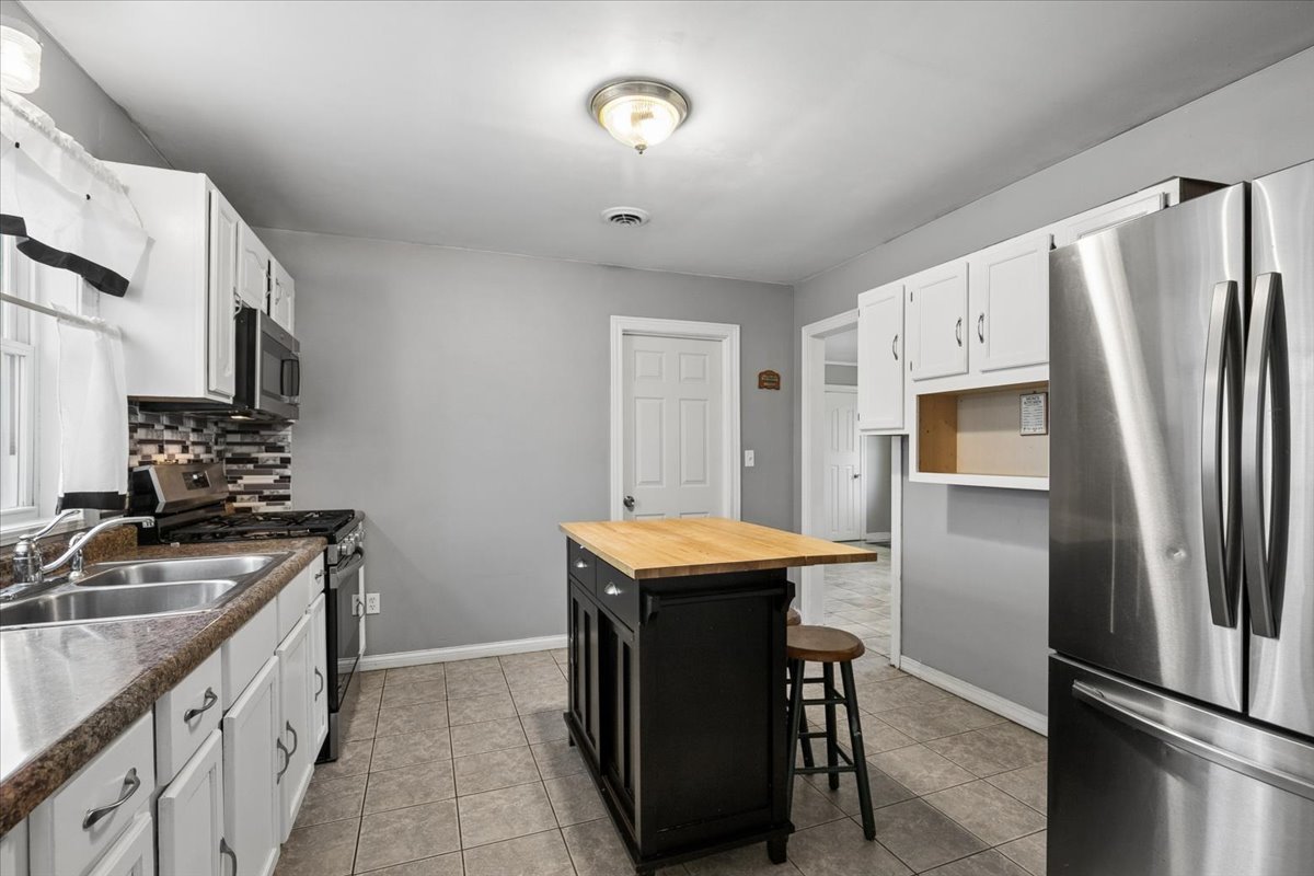 19762 W West Shore Drive, Mundelein, IL 60060