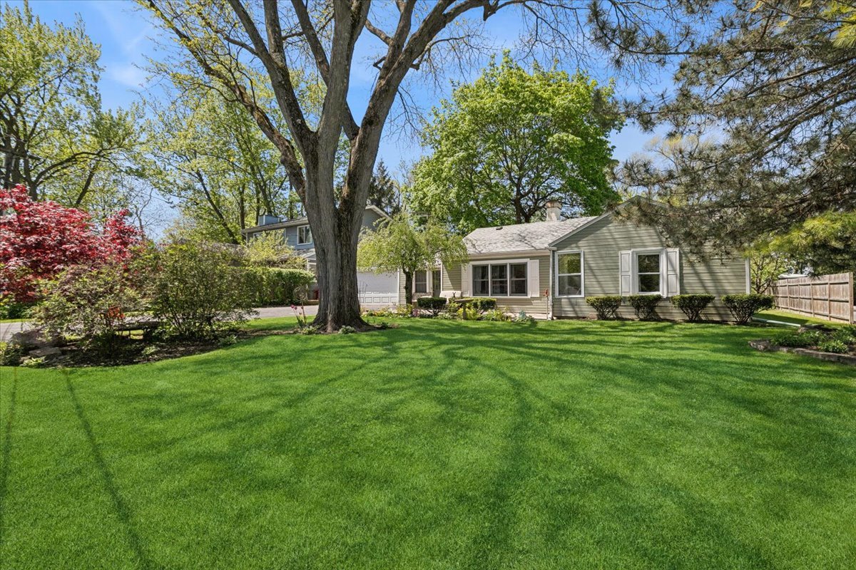 19762 W West Shore Drive, Mundelein, IL 60060