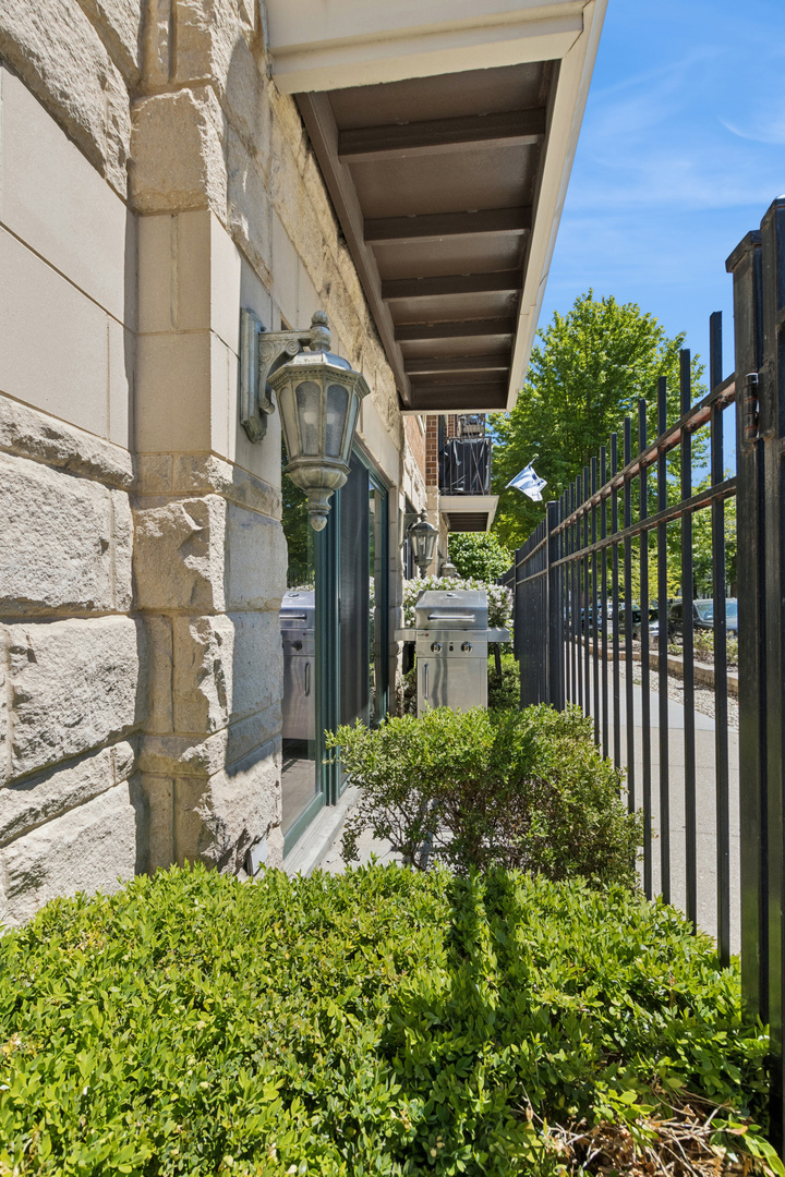 1152 W Roscoe Street #1W, Chicago, IL 60657