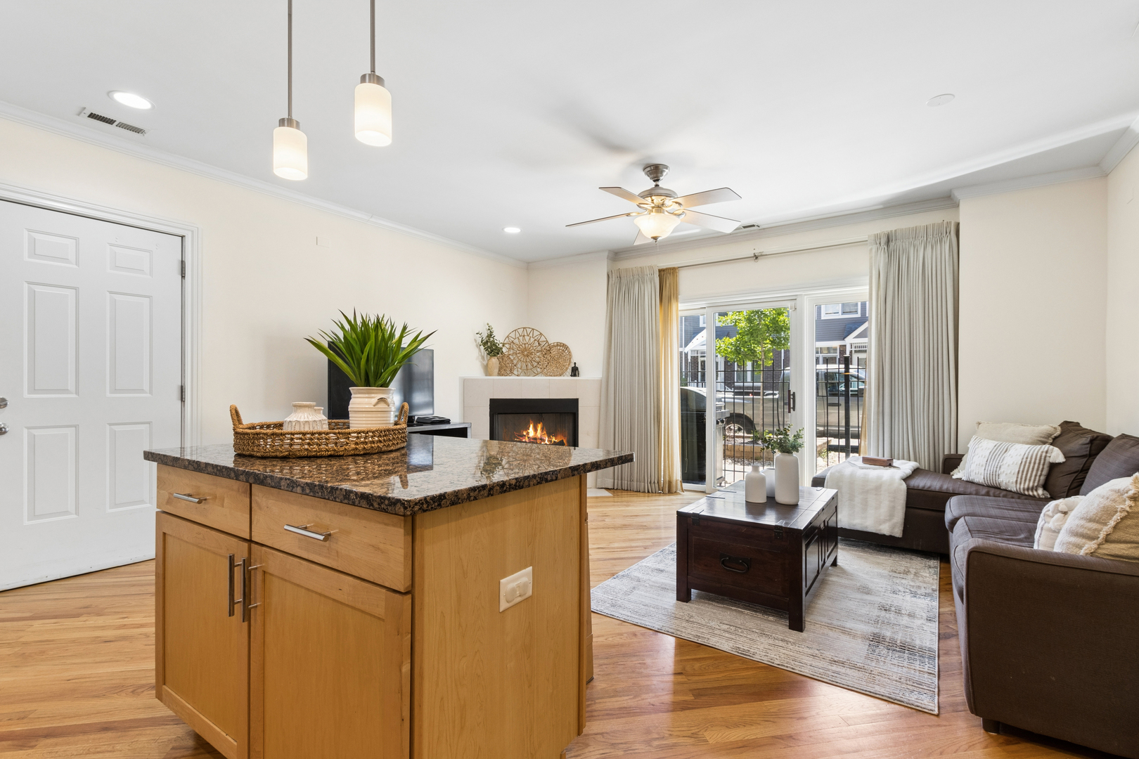 1152 W Roscoe Street #1W, Chicago, IL 60657