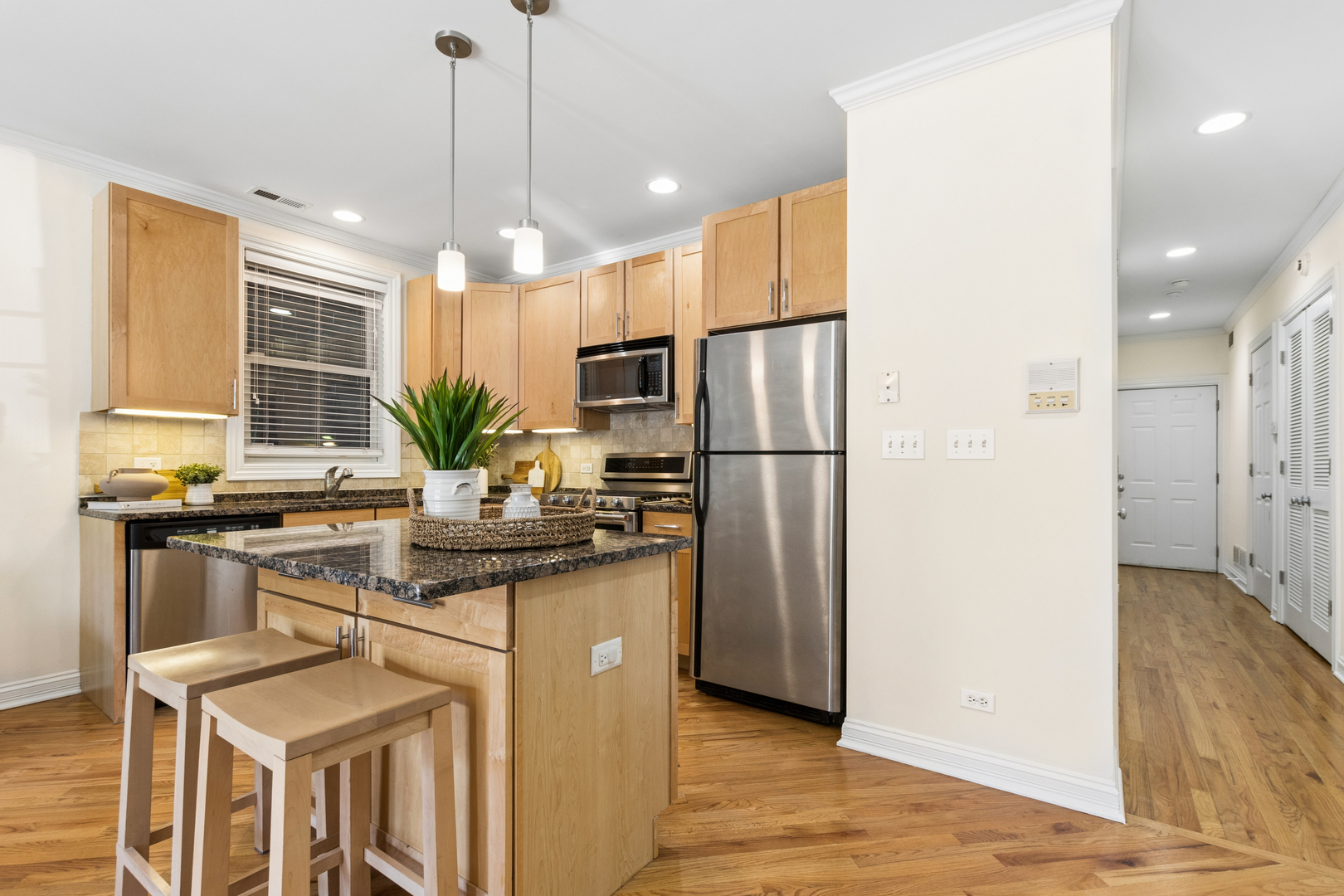 1152 W Roscoe Street #1W, Chicago, IL 60657