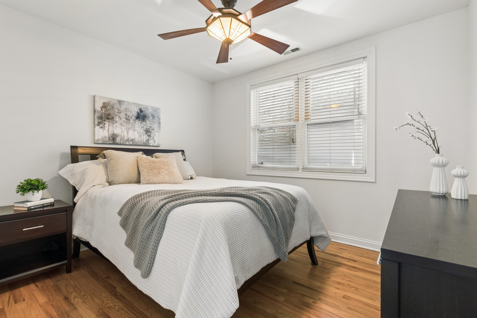 1152 W Roscoe Street #1W, Chicago, IL 60657