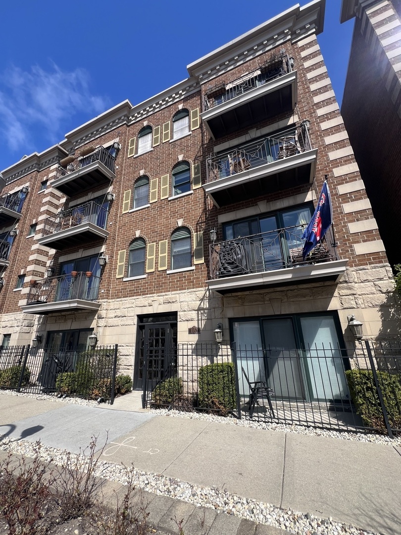 1152 W Roscoe Street #1W, Chicago, IL 60657