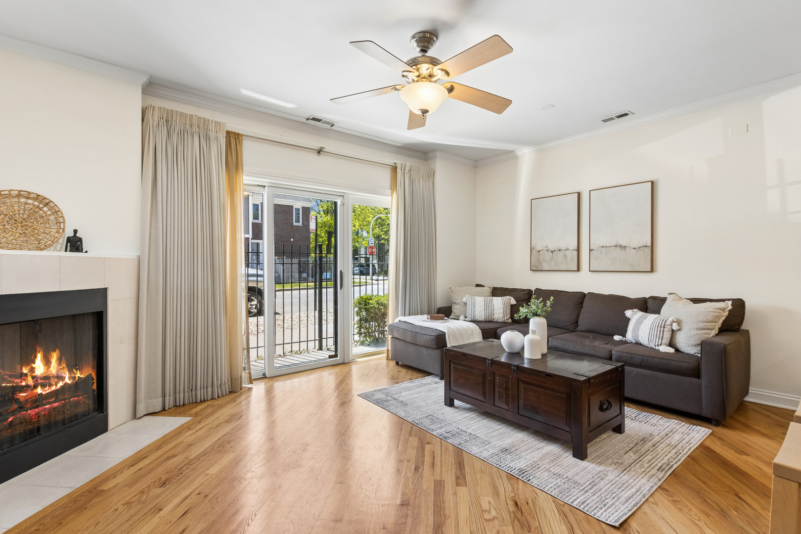 1152 W Roscoe Street #1W, Chicago, IL 60657