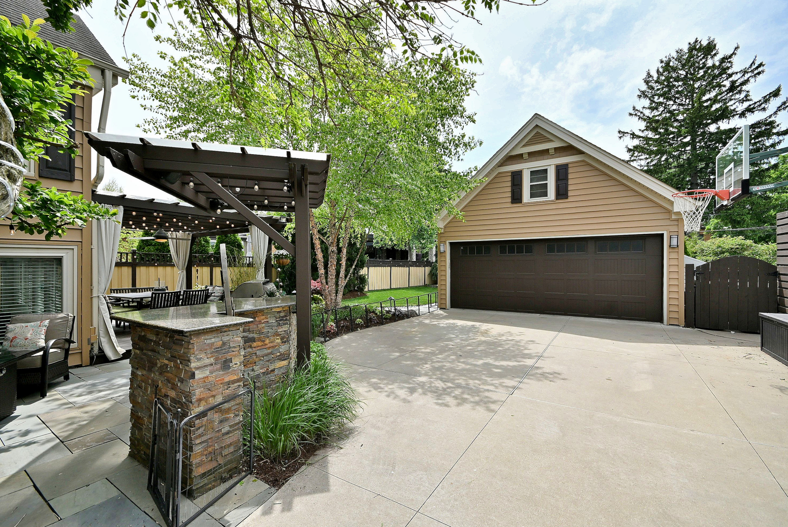114 S Poplar Avenue, Elmhurst, IL 60126