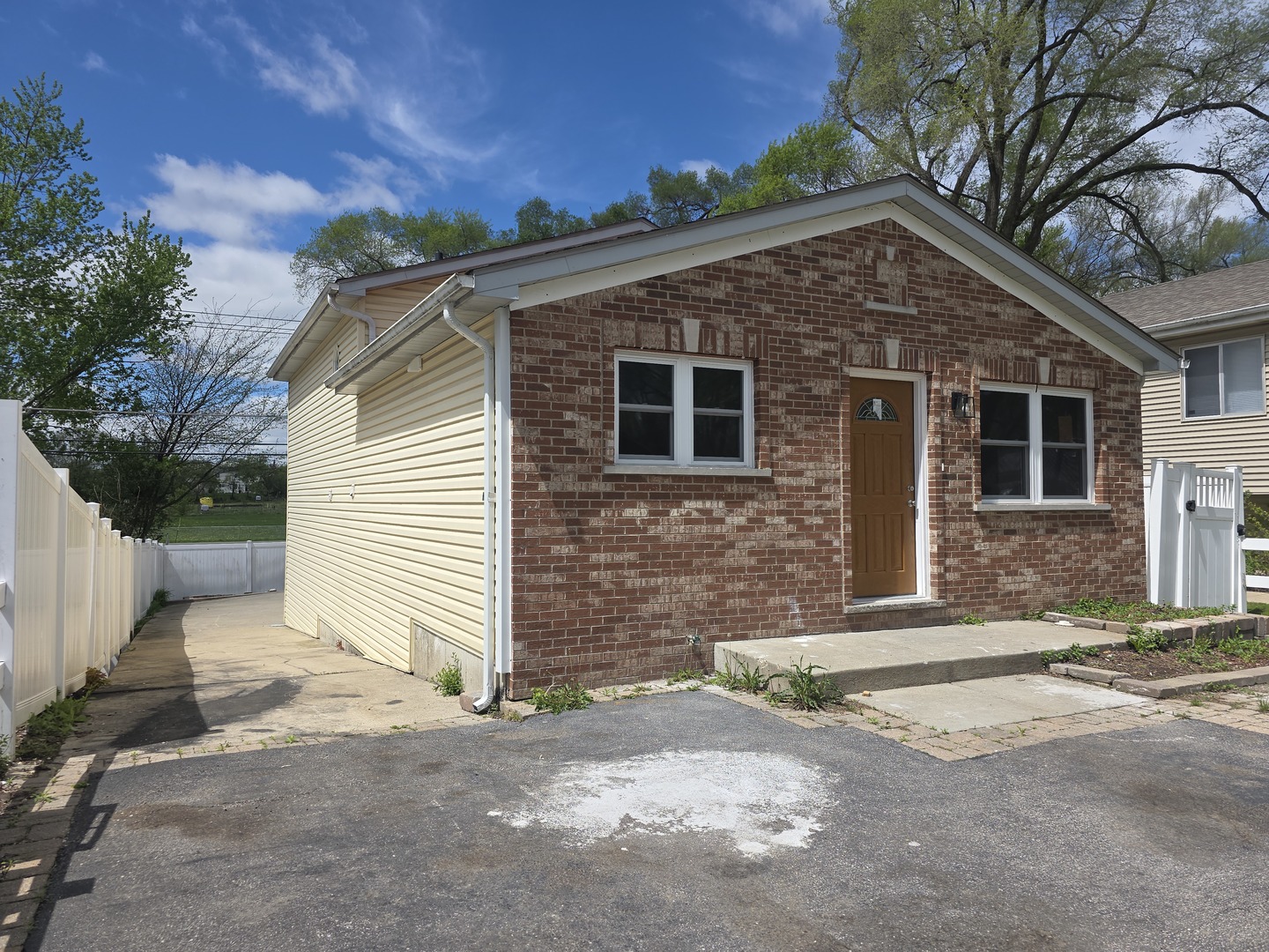306 Brierhill Drive, Round Lake Park, IL 60073