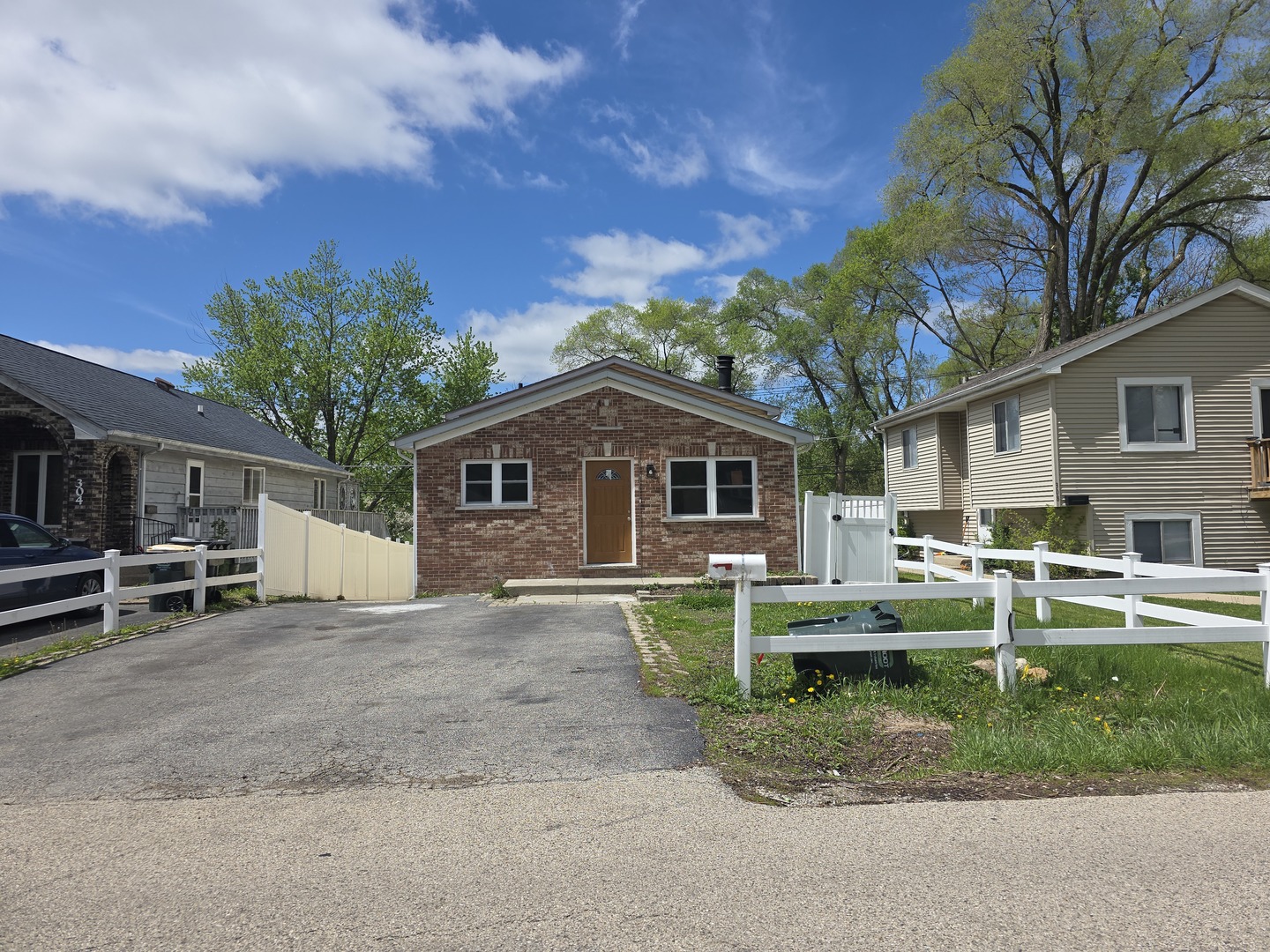 306 Brierhill Drive, Round Lake Park, IL 60073