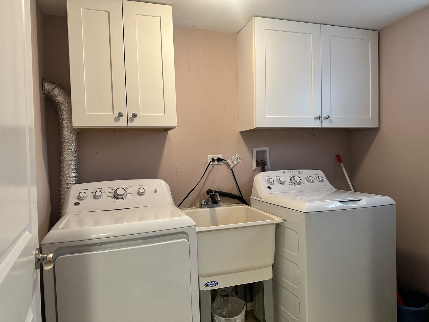 600 Escanaba Avenue, Calumet City, IL 60409