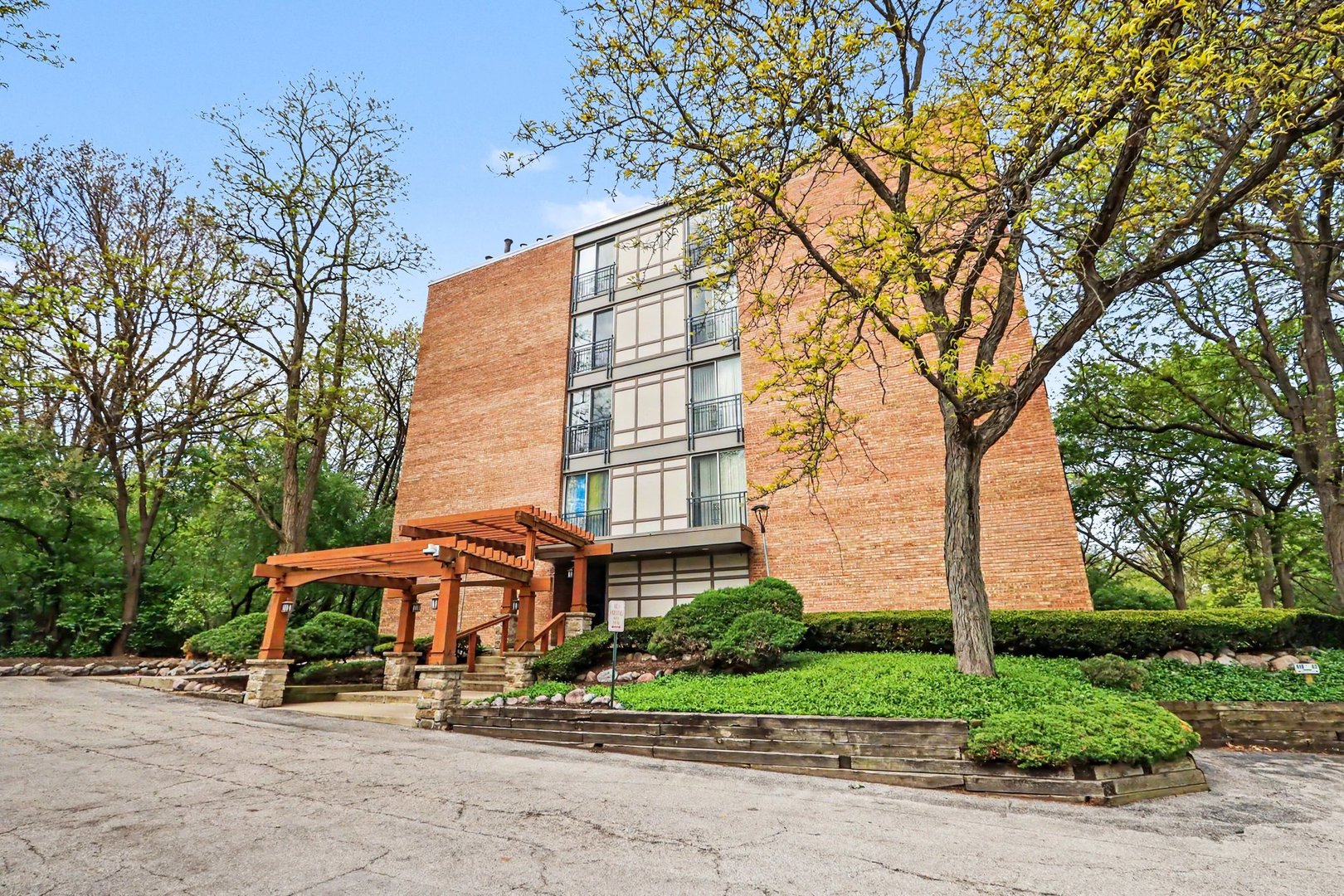 5810 Oakwood Drive #5C, Lisle, IL 60532