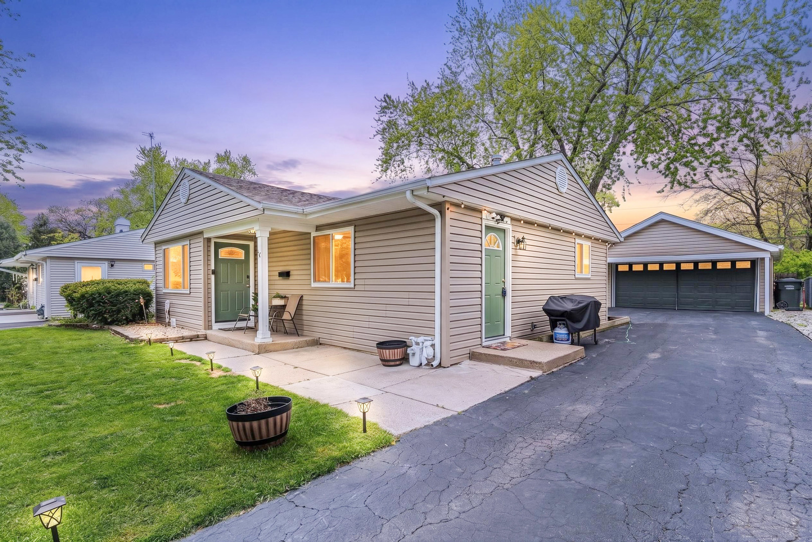 52 Sparrow Road, Carpentersville, IL 60110