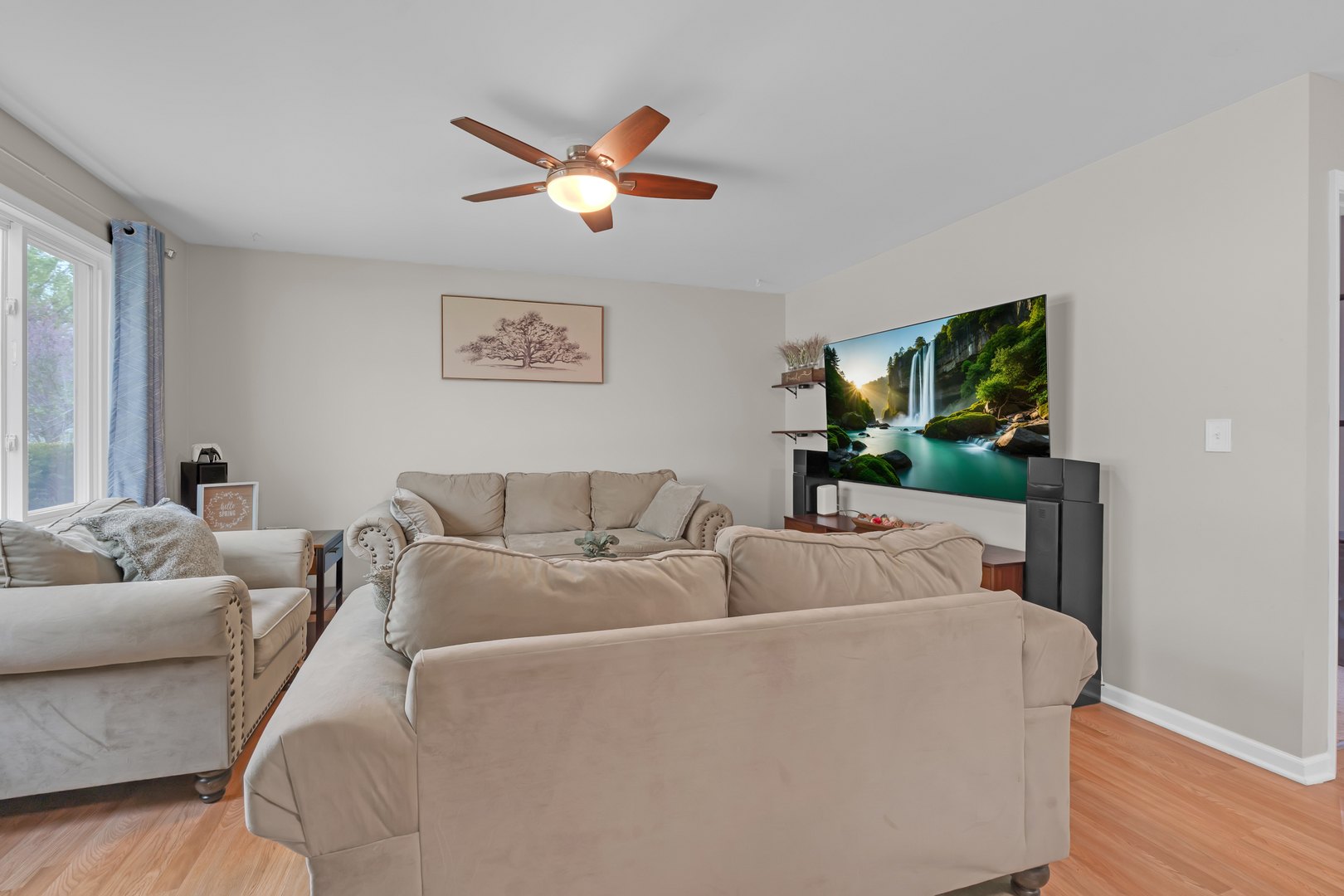 52 Sparrow Road, Carpentersville, IL 60110