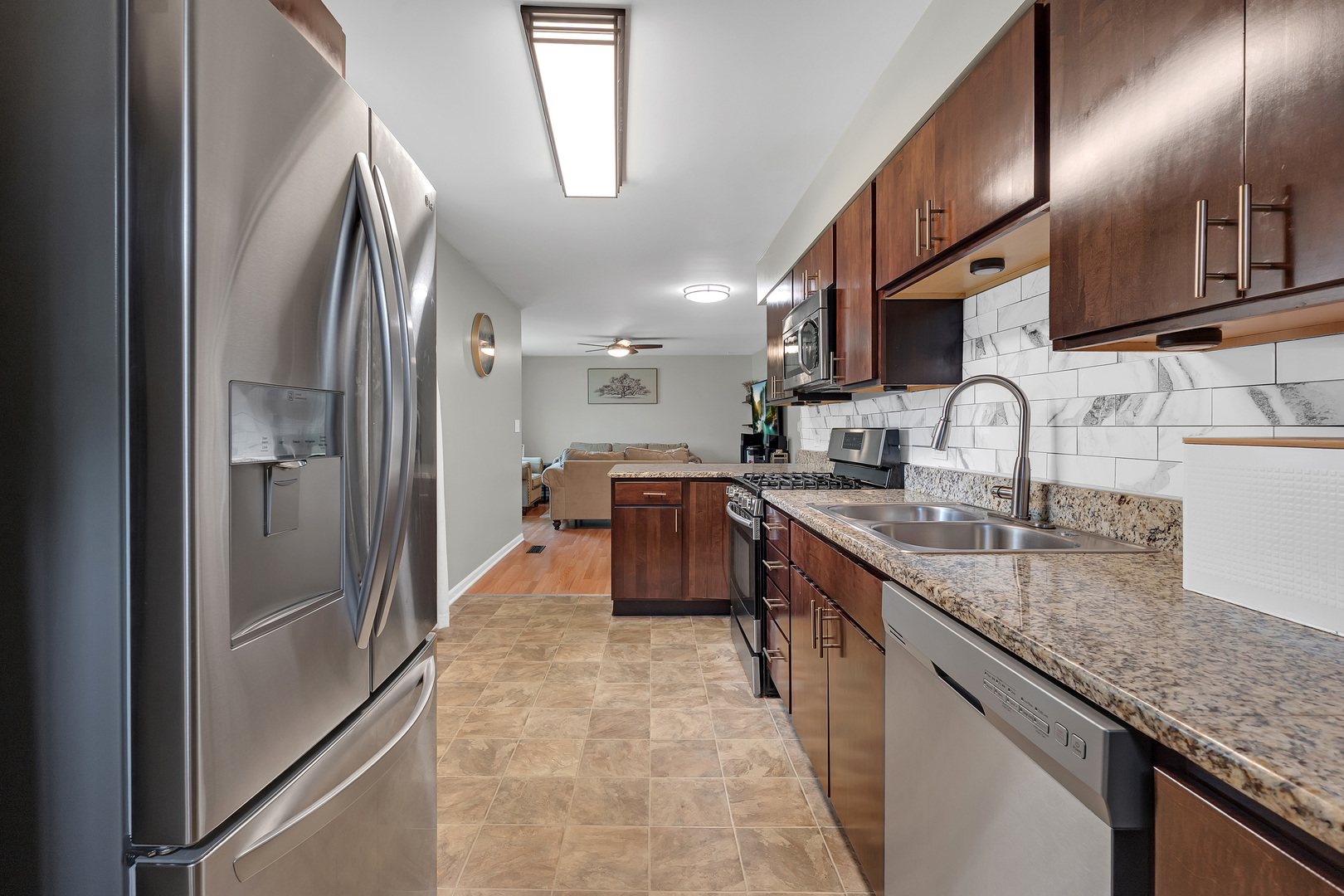 52 Sparrow Road, Carpentersville, IL 60110