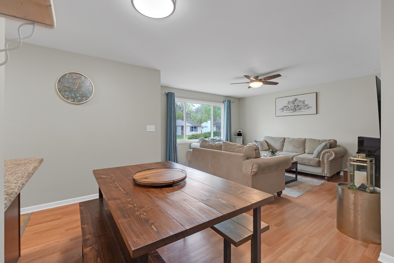 52 Sparrow Road, Carpentersville, IL 60110