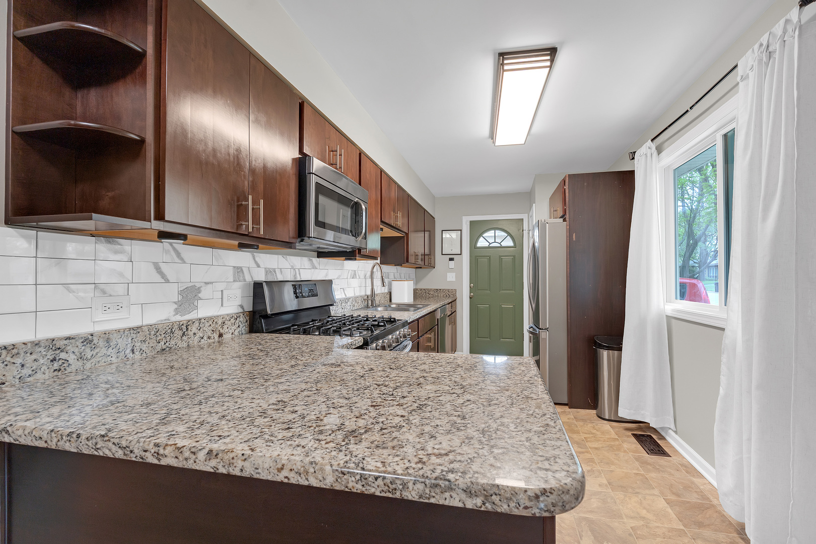 52 Sparrow Road, Carpentersville, IL 60110