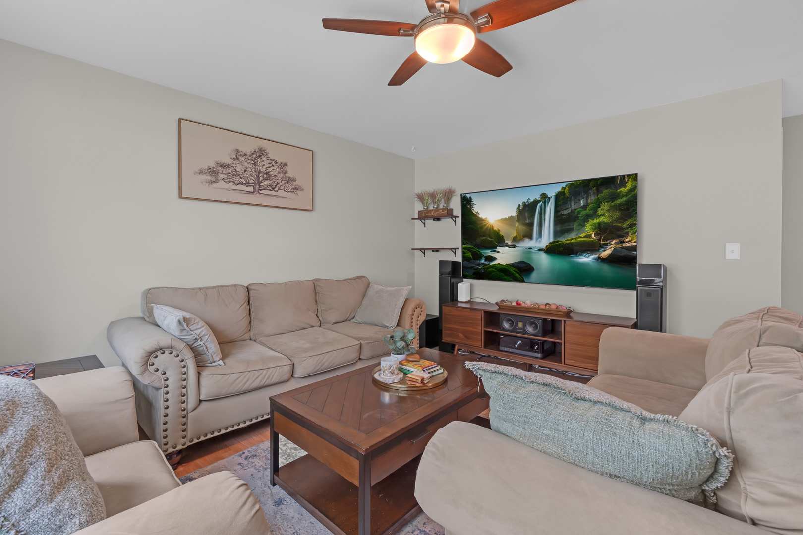 52 Sparrow Road, Carpentersville, IL 60110