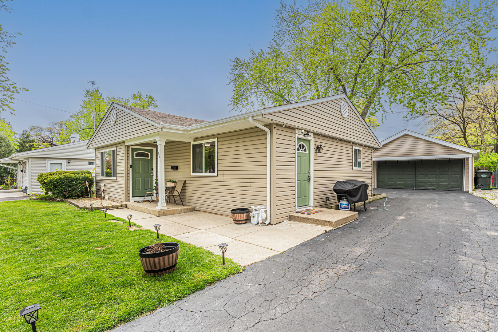 52 Sparrow Road, Carpentersville, IL 60110