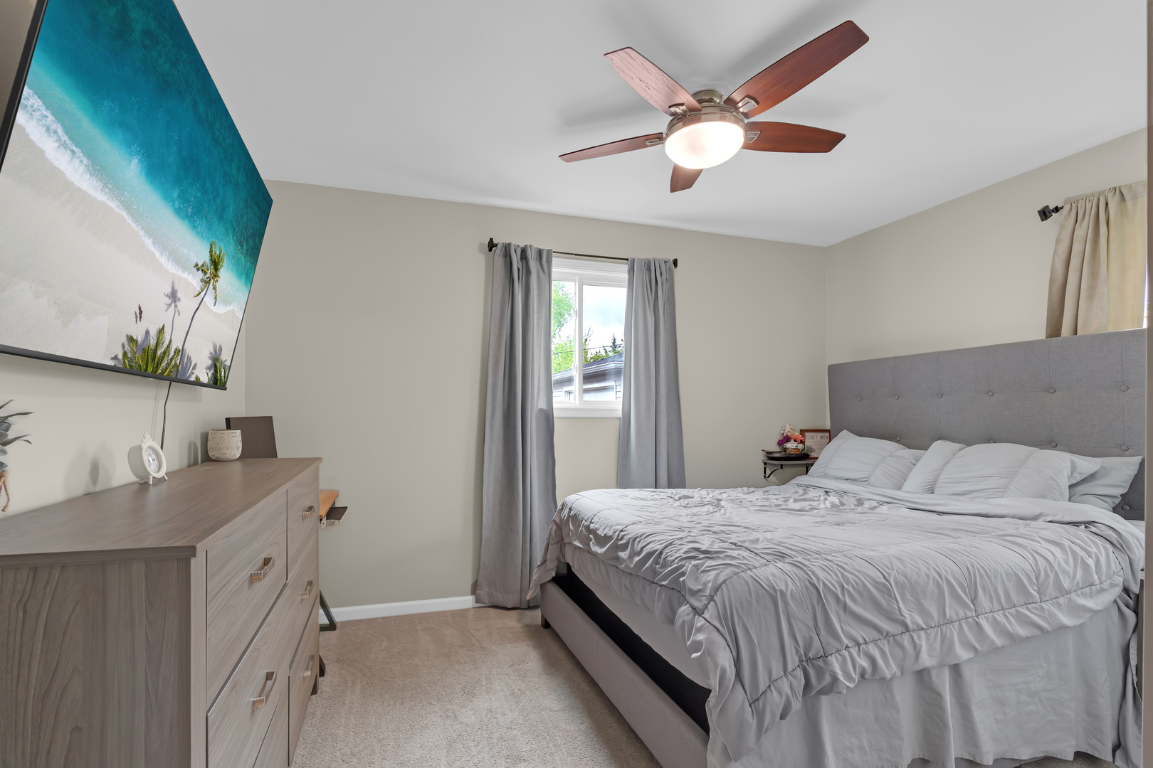 52 Sparrow Road, Carpentersville, IL 60110