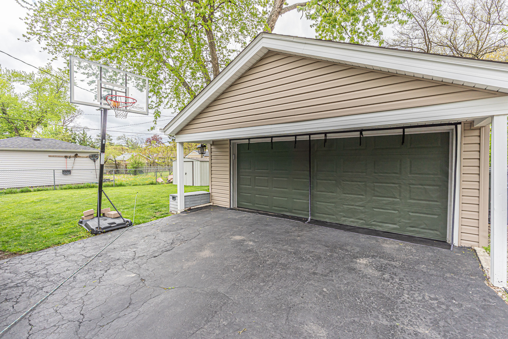 52 Sparrow Road, Carpentersville, IL 60110