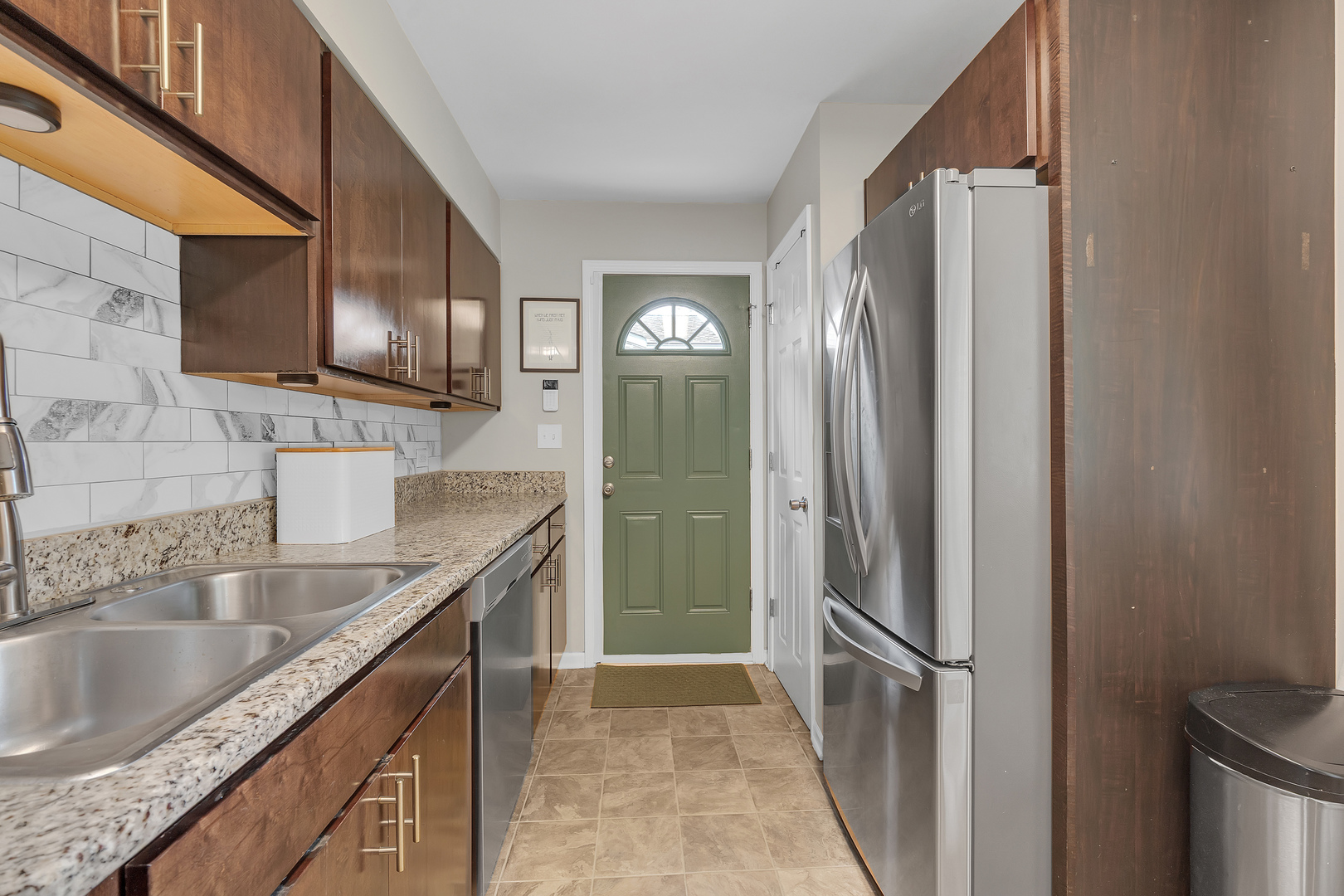 52 Sparrow Road, Carpentersville, IL 60110