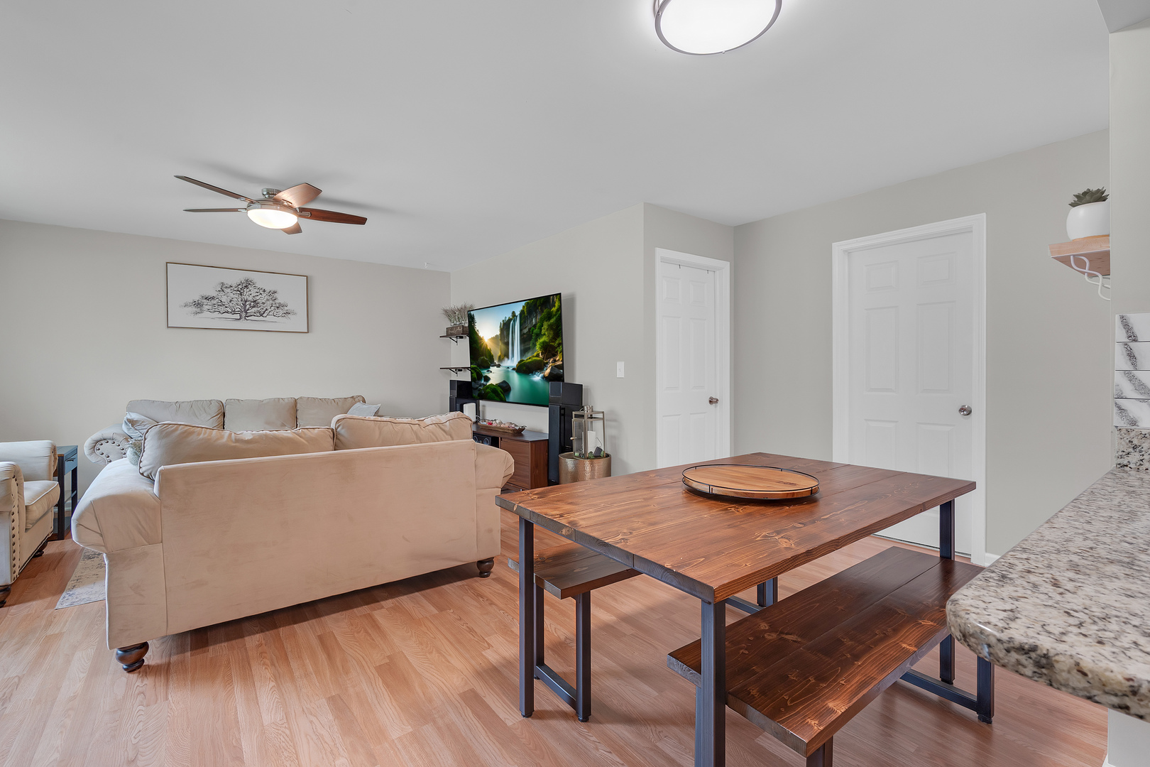 52 Sparrow Road, Carpentersville, IL 60110