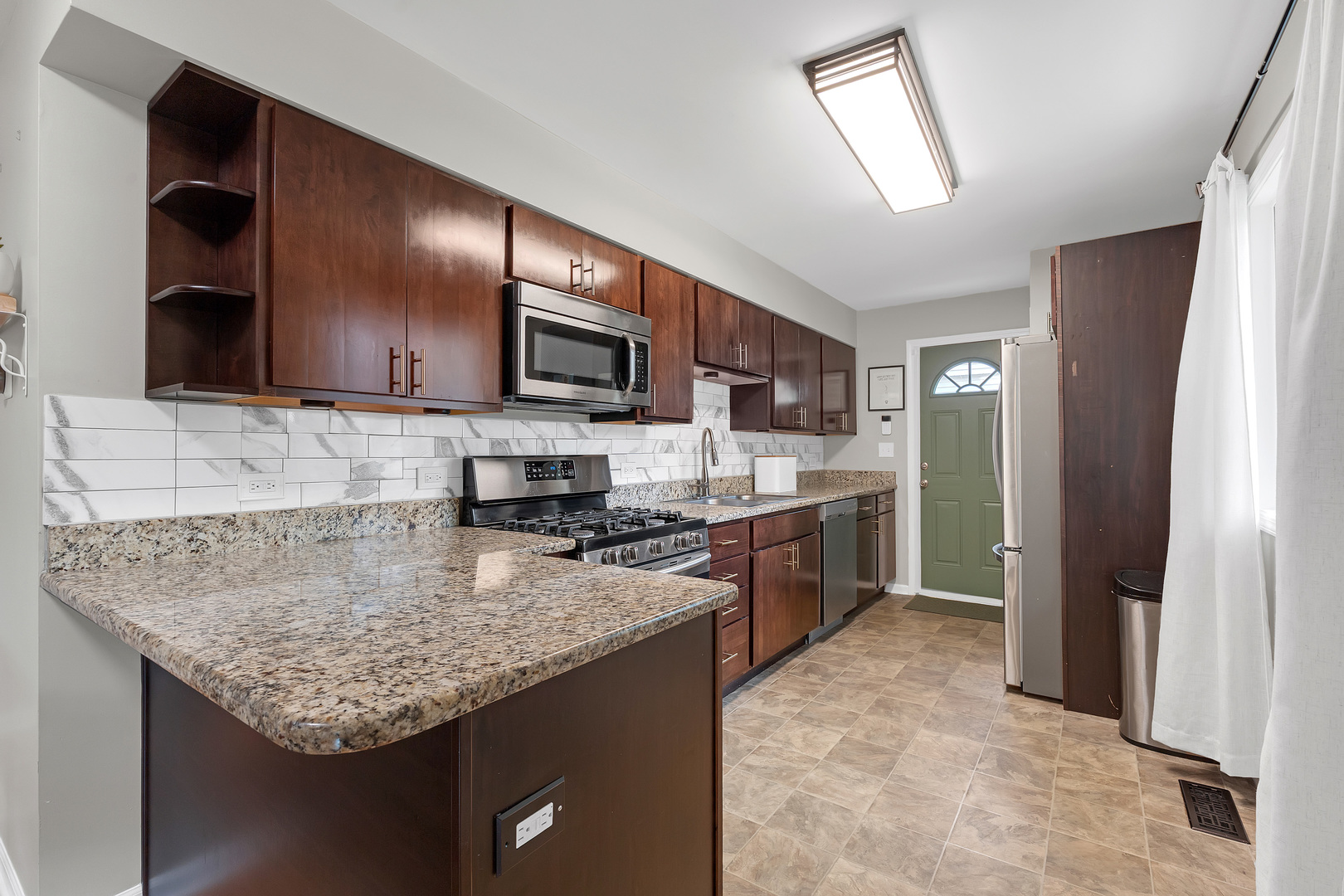 52 Sparrow Road, Carpentersville, IL 60110