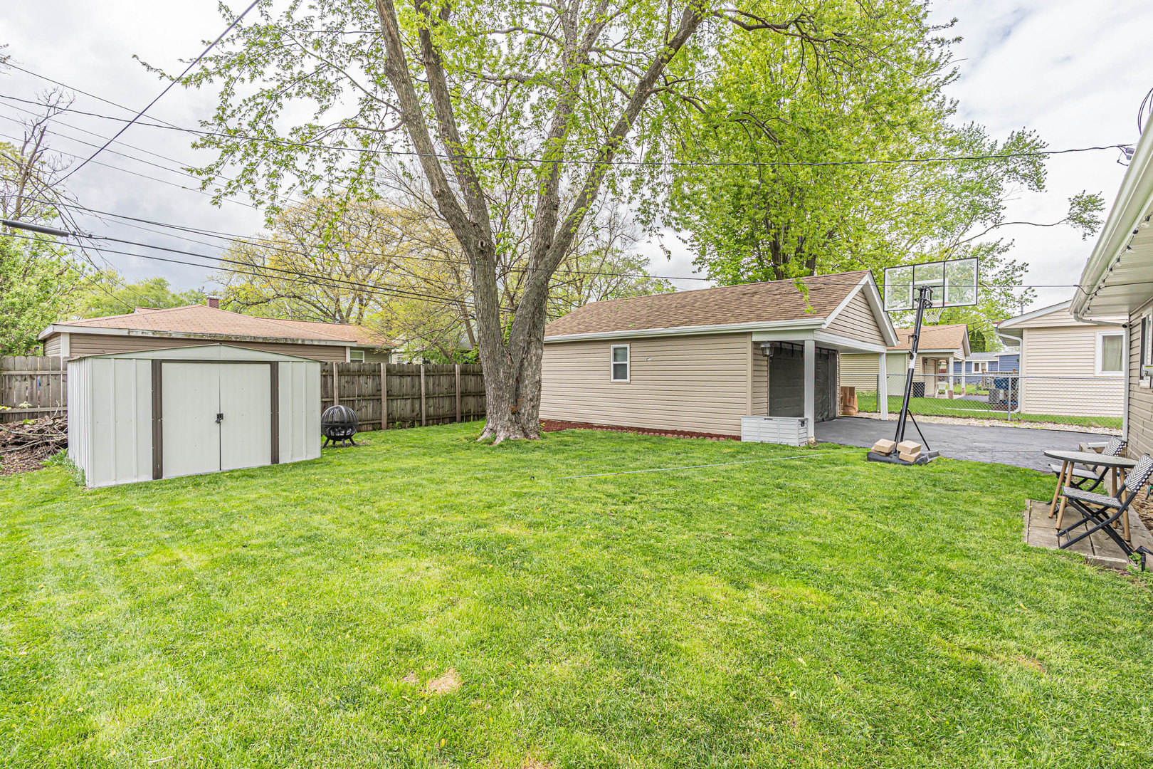 52 Sparrow Road, Carpentersville, IL 60110