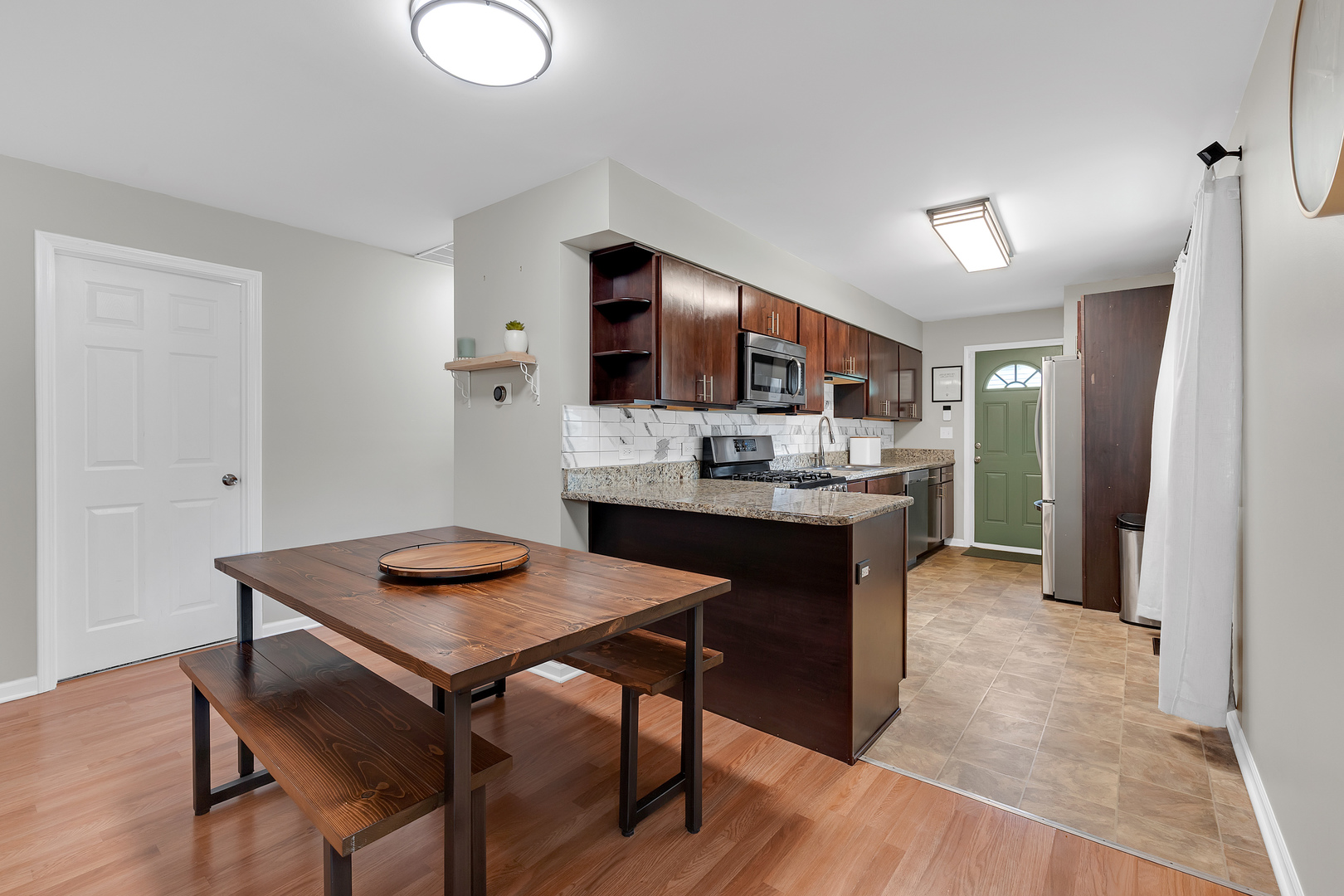 52 Sparrow Road, Carpentersville, IL 60110