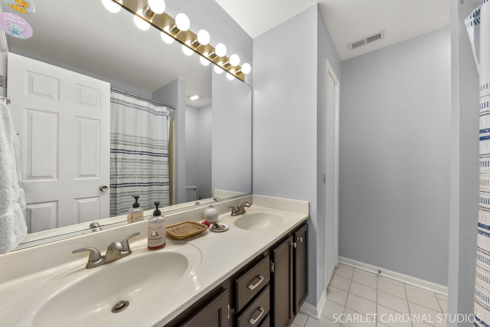 863 College Avenue, Wheaton, IL 60187