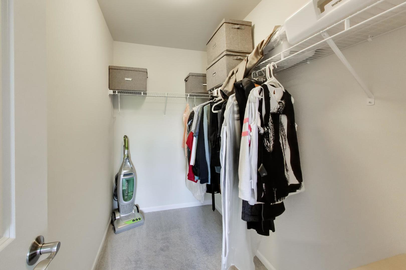 342 Camberley Lane, Lincolnshire, IL 60069