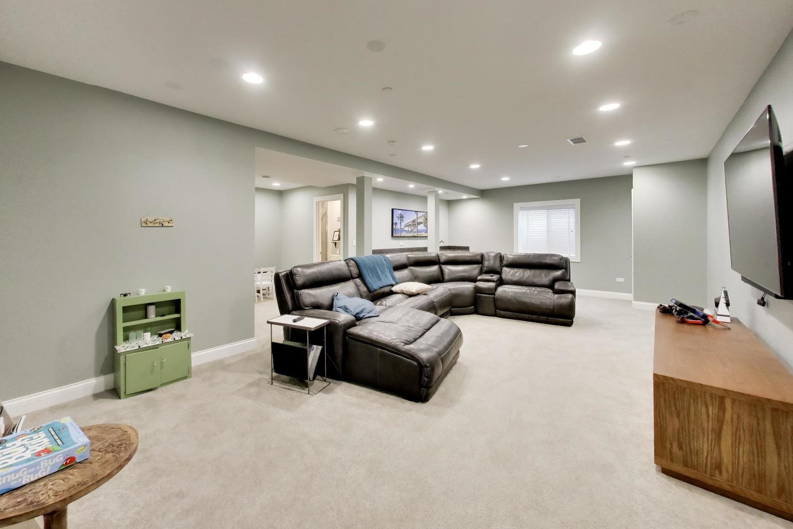 342 Camberley Lane, Lincolnshire, IL 60069