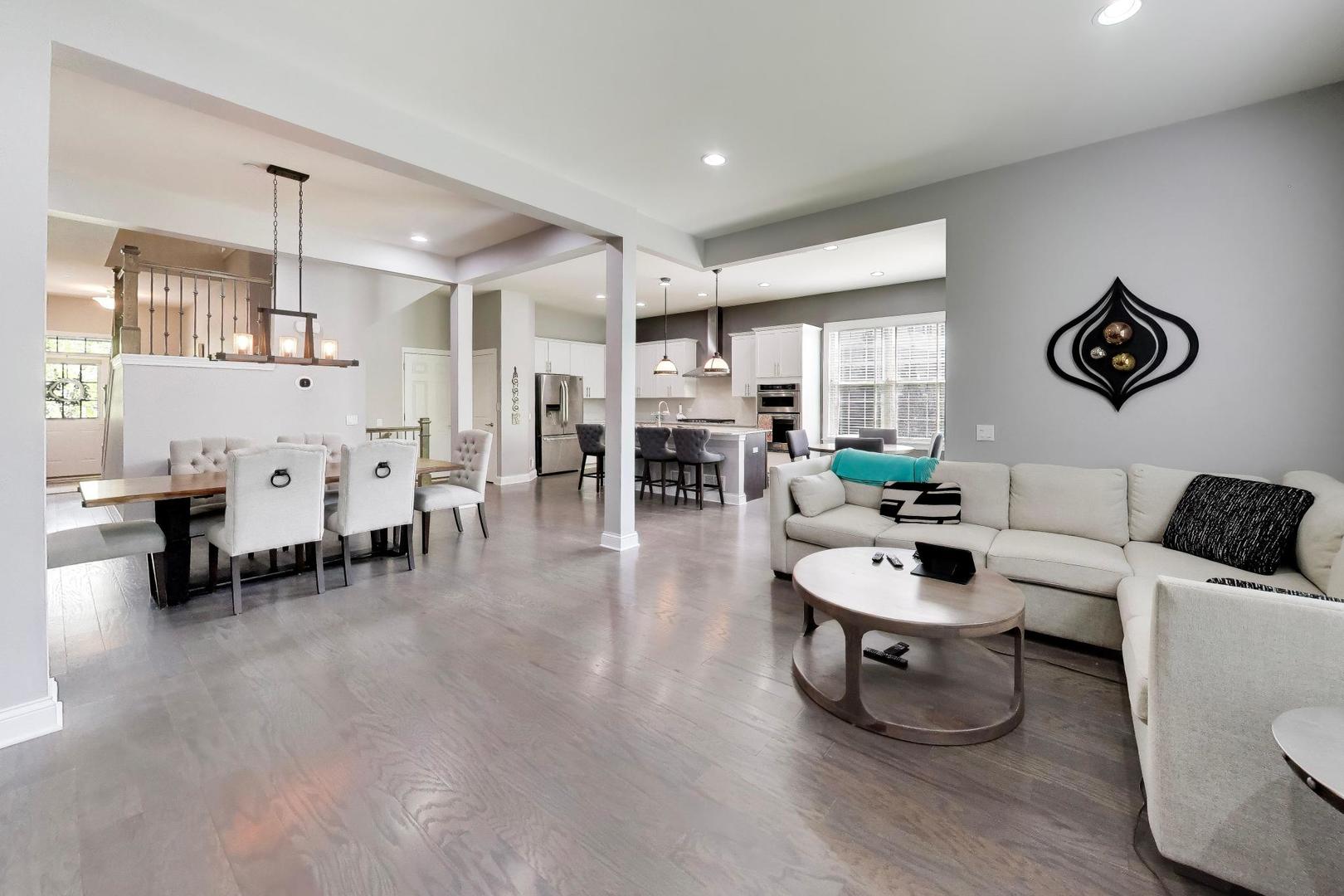 342 Camberley Lane, Lincolnshire, IL 60069