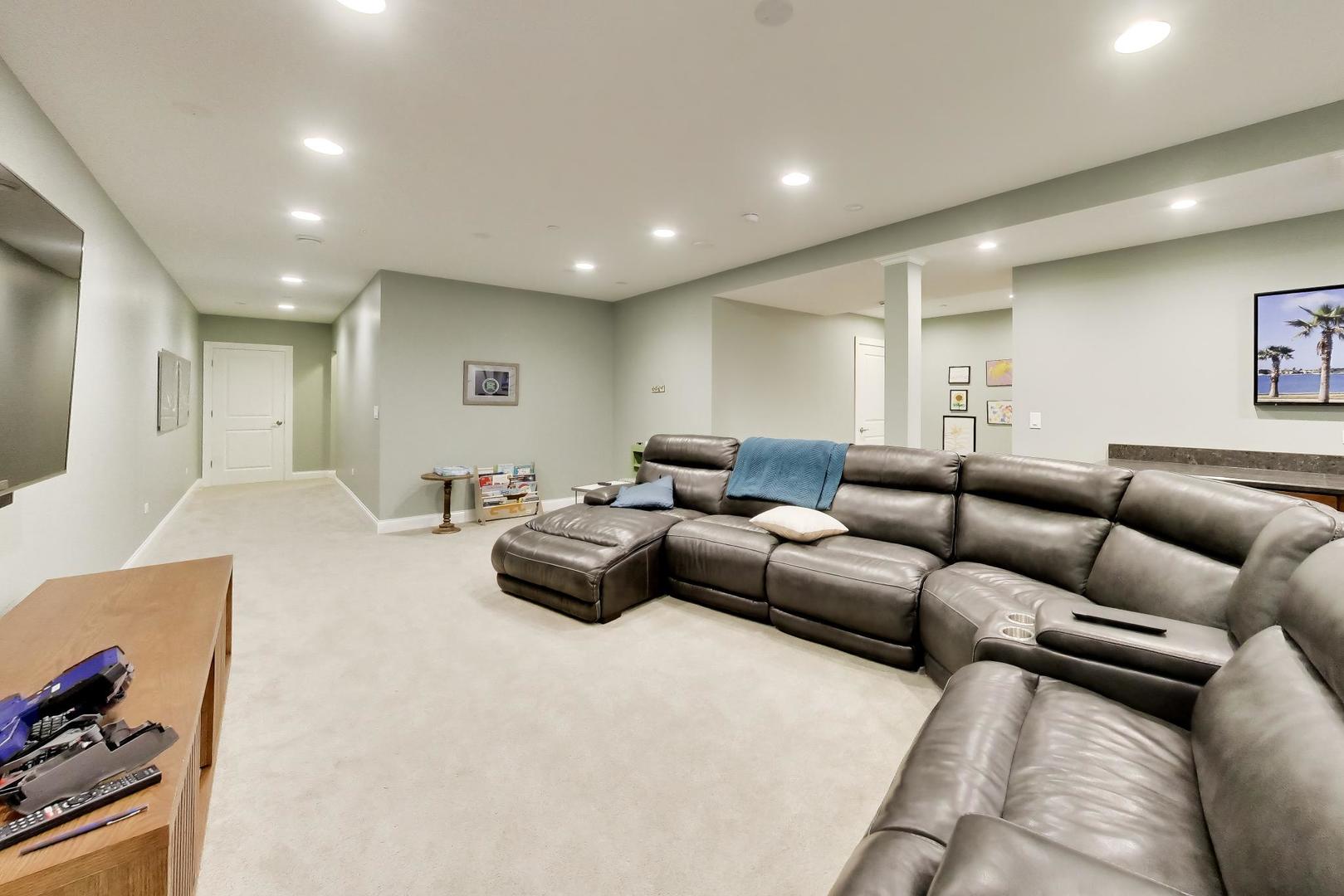 342 Camberley Lane, Lincolnshire, IL 60069