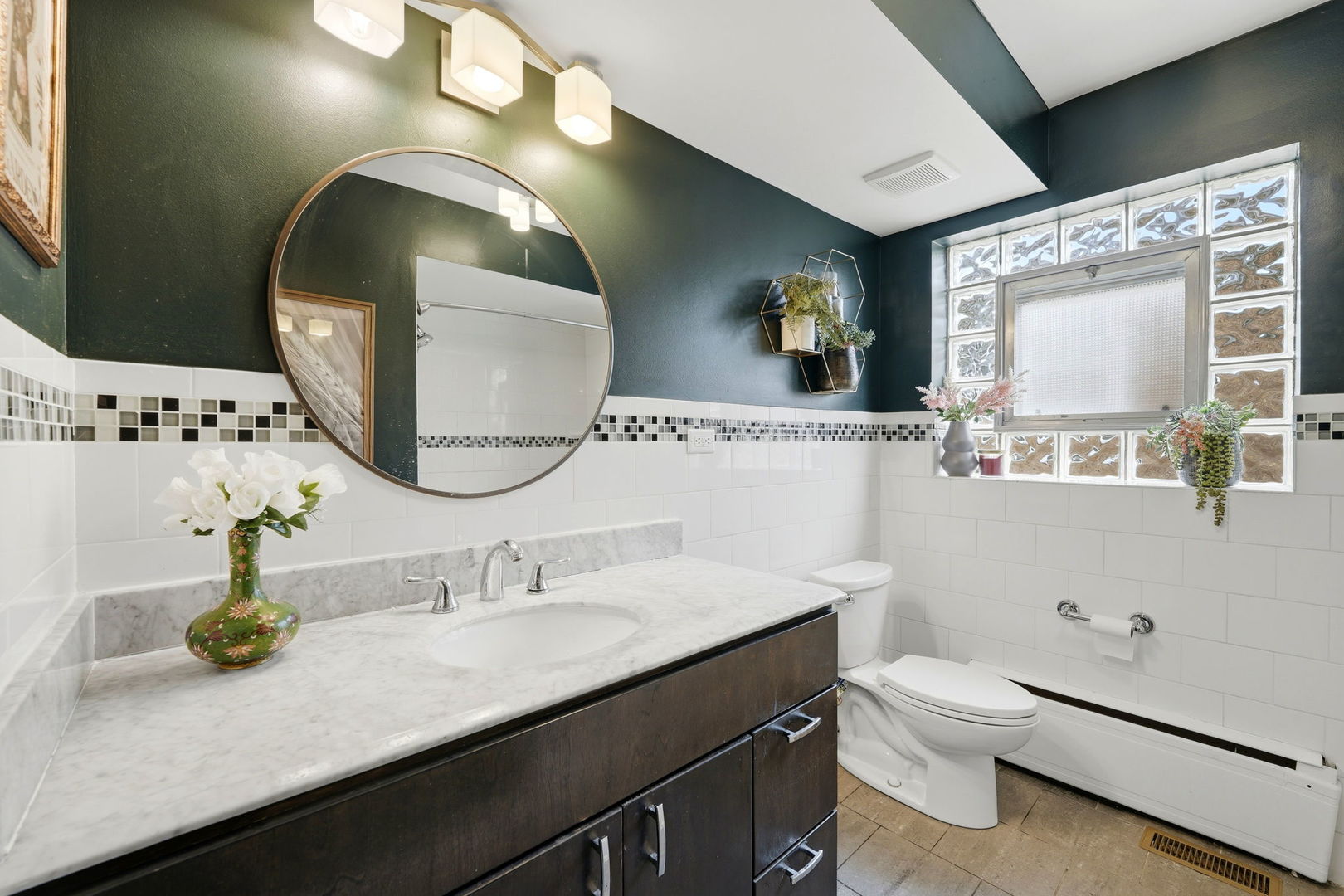 7235 W Barry Avenue, Chicago, IL 60707