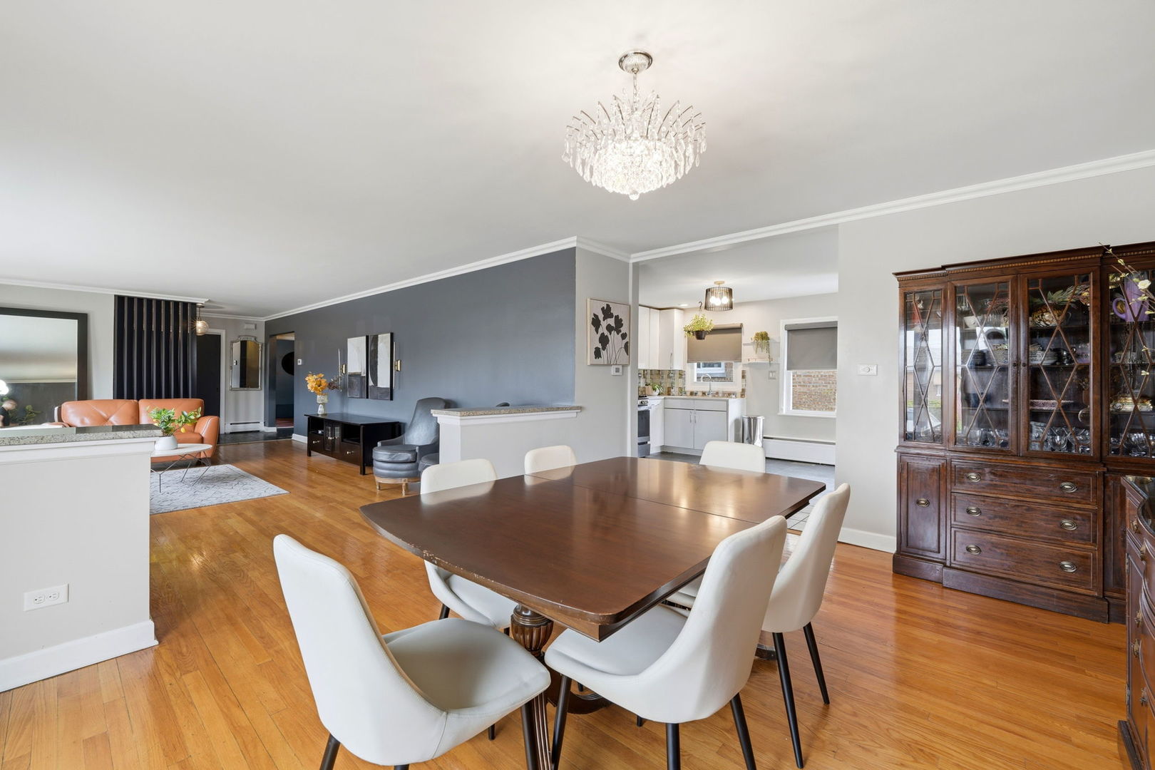 7235 W Barry Avenue, Chicago, IL 60707