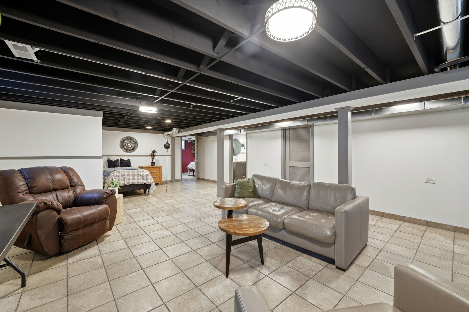 7235 W Barry Avenue, Chicago, IL 60707
