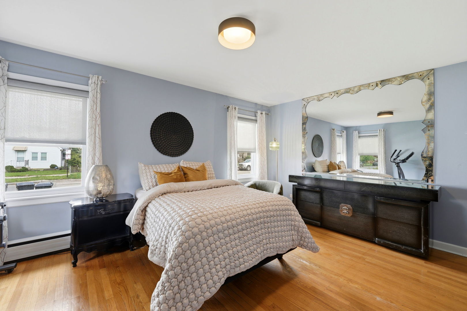 7235 W Barry Avenue, Chicago, IL 60707